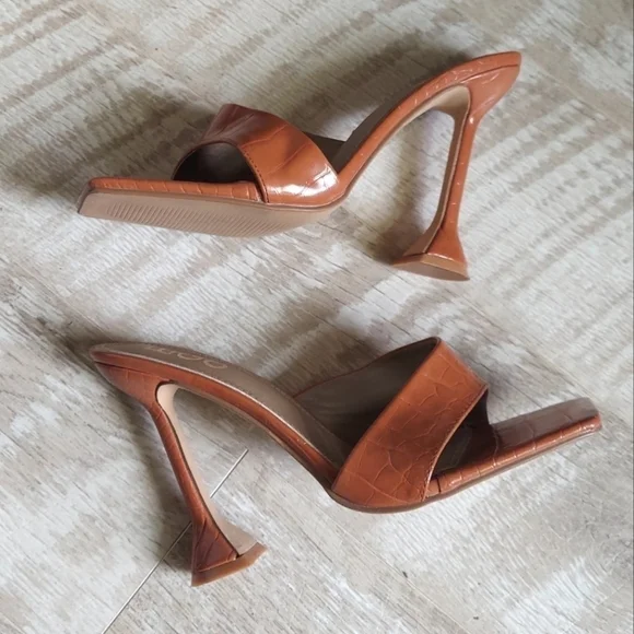 EGO Faux Leather Sculptured Heel Mule - Picture 9 of 16